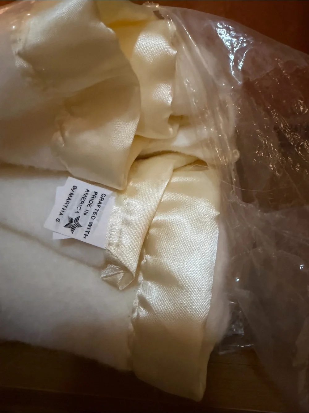 VTG St. Mary's Sun Valley Blanket Cream Queen King 102x90  USA Made Satin Trim